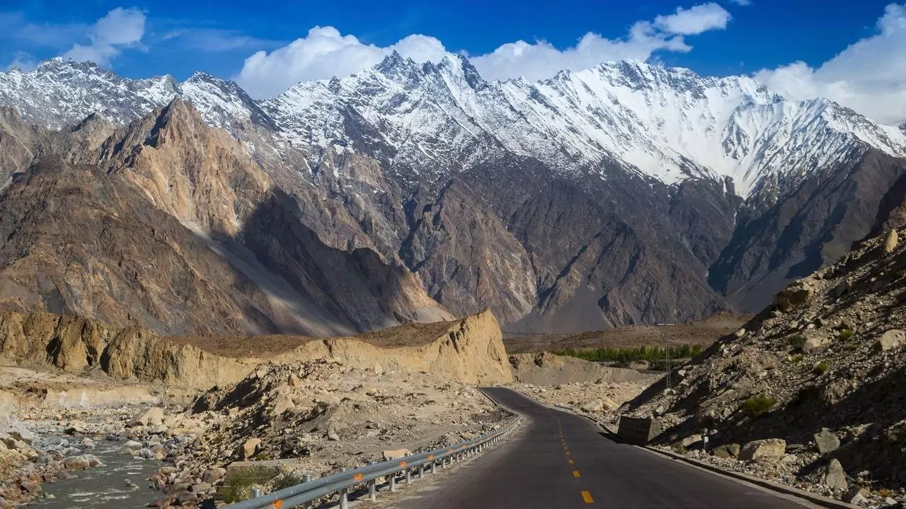 جاده خطرناک کاراکورام پاکستان